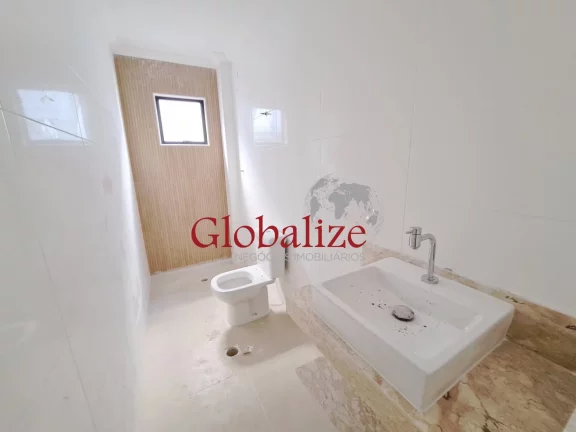 Imagem Casa sobreposta térrea à venda com 100m², 3 suítes, 2 vagas, piscina por R$1.025.000,00 no Embaré em Santos