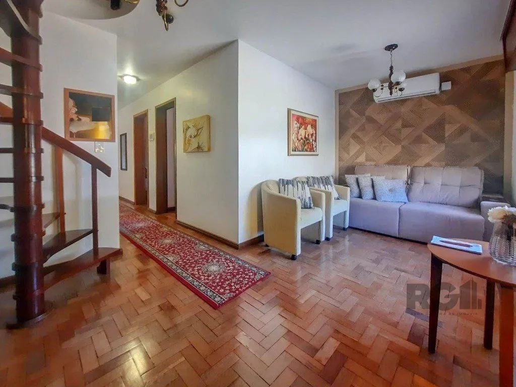 Imagem Excelente casa de 240m² com 4 dormitórios e 2 vagas.