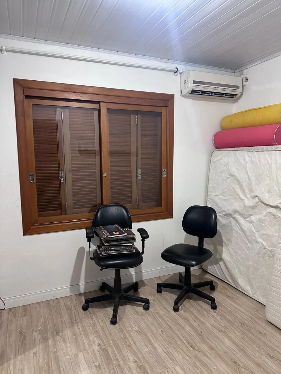Imagem Sobrado localizado no bairro Mato Grande, c/2 dormitórios, living, cozinha e um aconchegante espaço gourmet c/ churrasqueira para reunir familia e amigos.