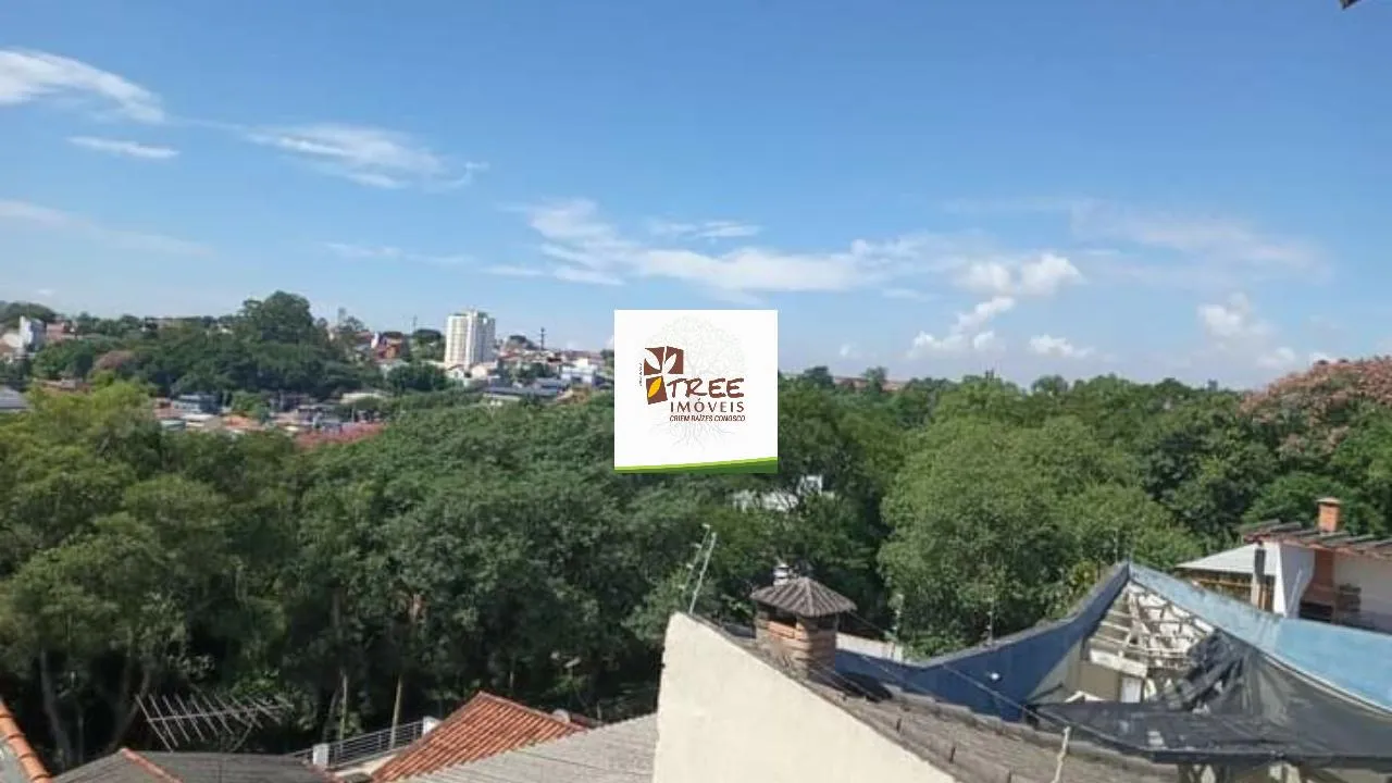 Imagem VENDA DE SOBRADO NO CENTER VILLE, EM ARUJÁ/SP, 235m² com 3 suítes, varanda com vista pra cidade, piso inferior com 4 cômodos e 2 vagas. CONSULTE-NOS.