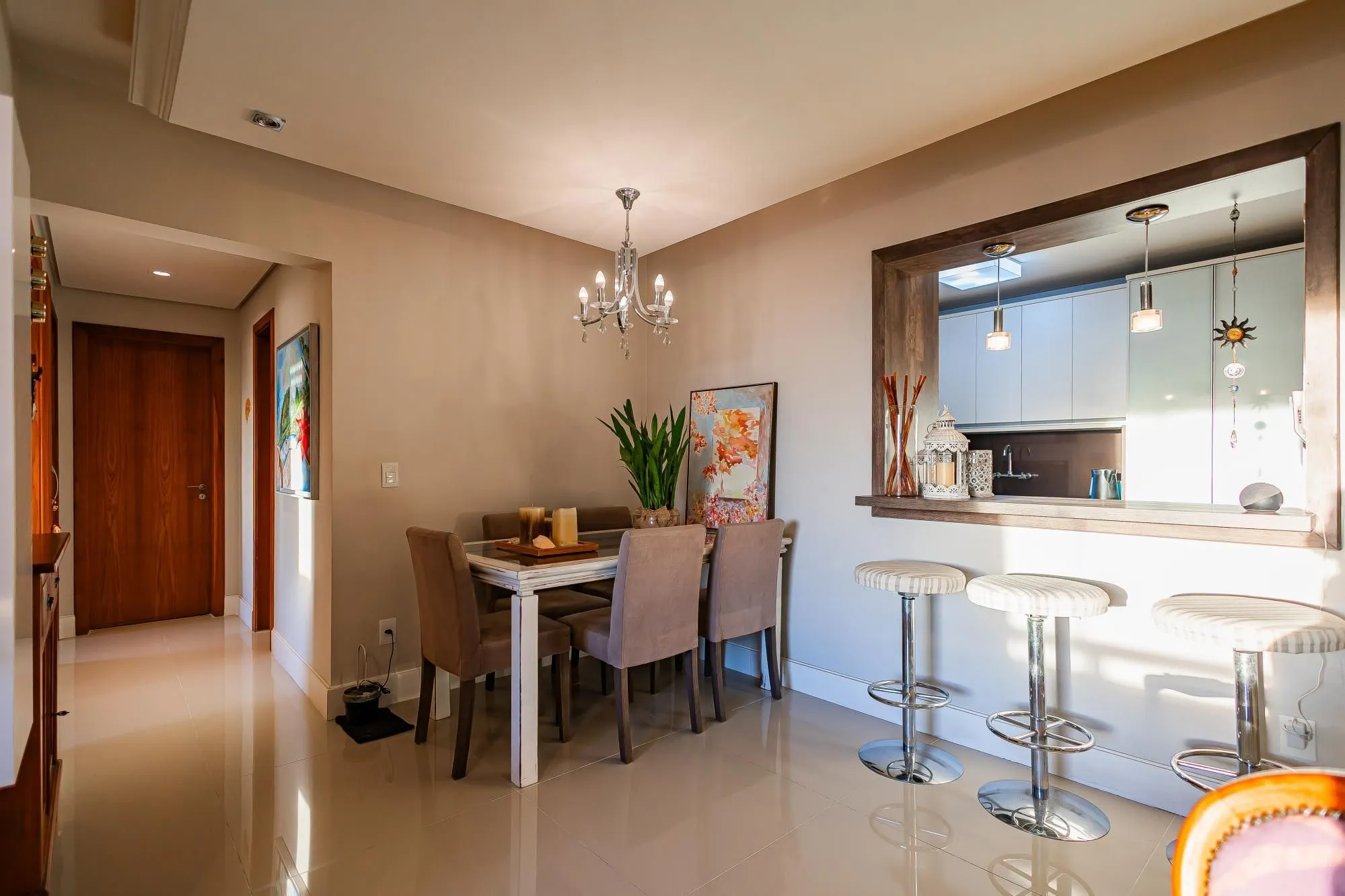 Imagem Apartamento de 97m² privativos com 3 dormitórios e 2 vagas