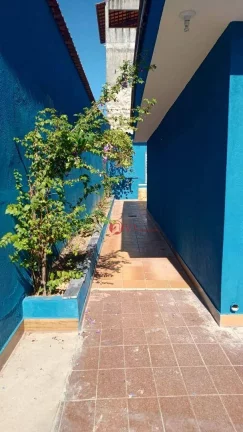 Imagem Casa com 65 metros quadrados, sala, cozinha, 2 quartos, 3 banheiros, 4 vagas de garagem , com edícula