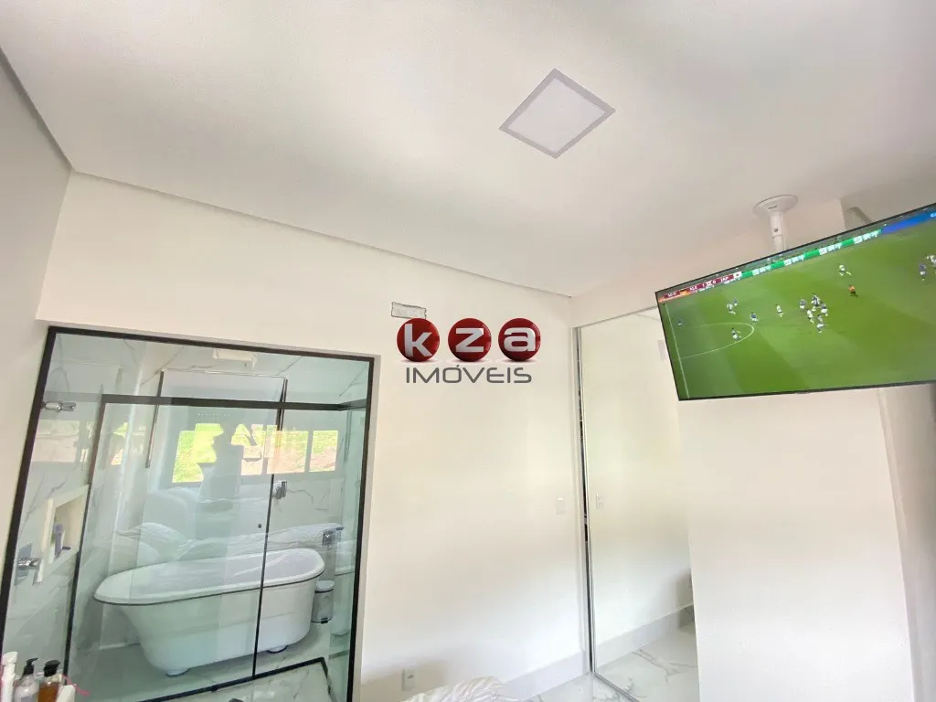 Imagem Casa em condomínio de alto padrão em Valinhos-SP, 3 quartos, 1 suíte, 2 salas, 4 banheiros, 2 vagas de garagem, 244m²