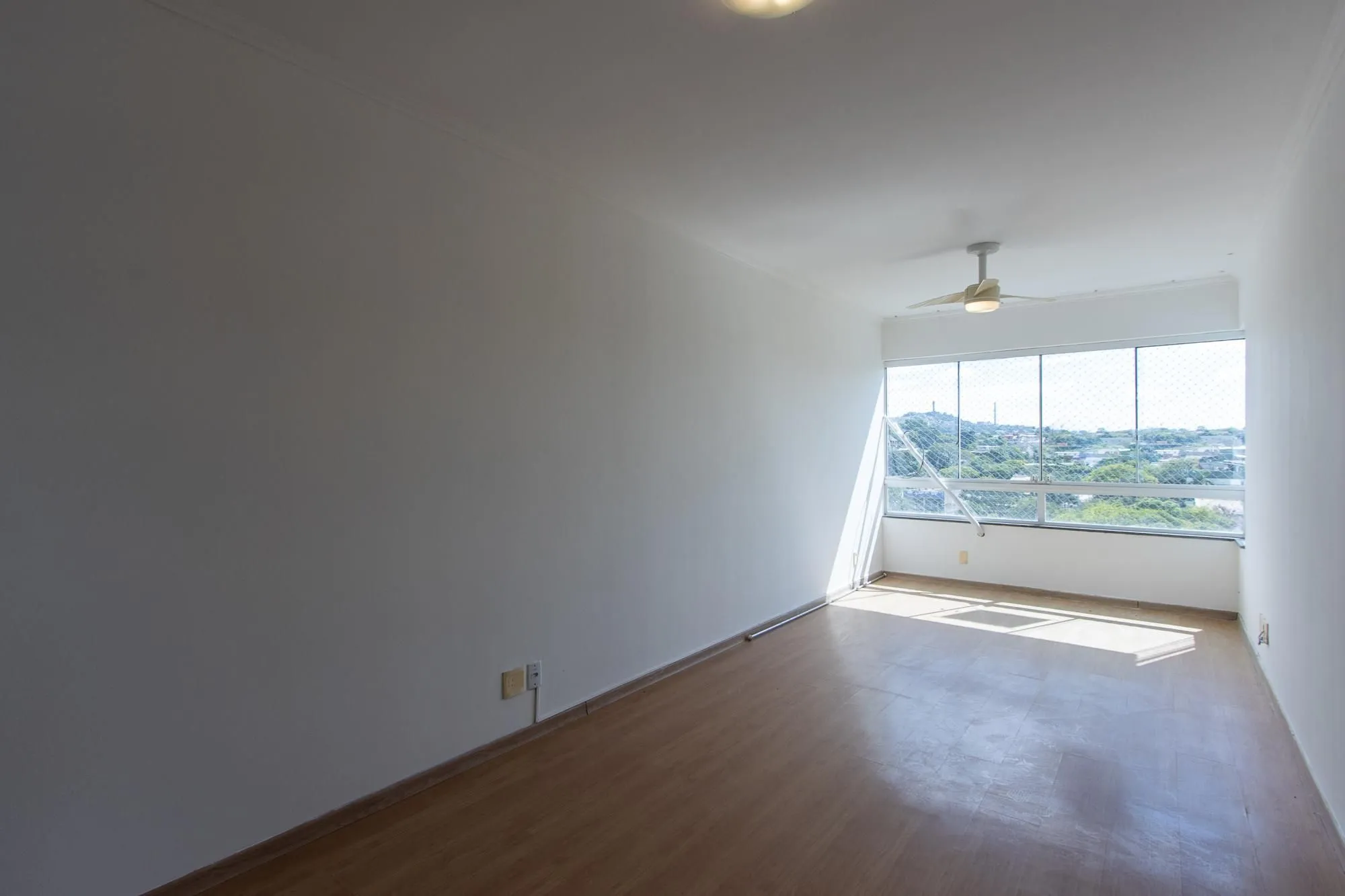 Imagem Apartamento de 3 dormitórios, 1 banheiro e uma vaga de garagem.