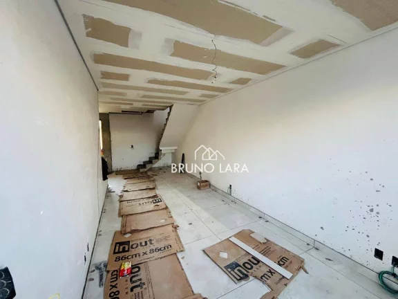 Imagem Casa duplex à venda no bairro Jardim Petrópolis- Betim/MG