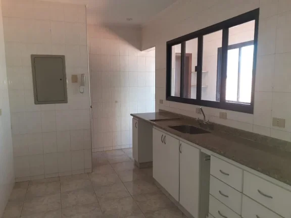 Imagem Apartamento espaçoso com 3 dormitórios, todos com armários planejados, sendo 1 suíte confortáve...