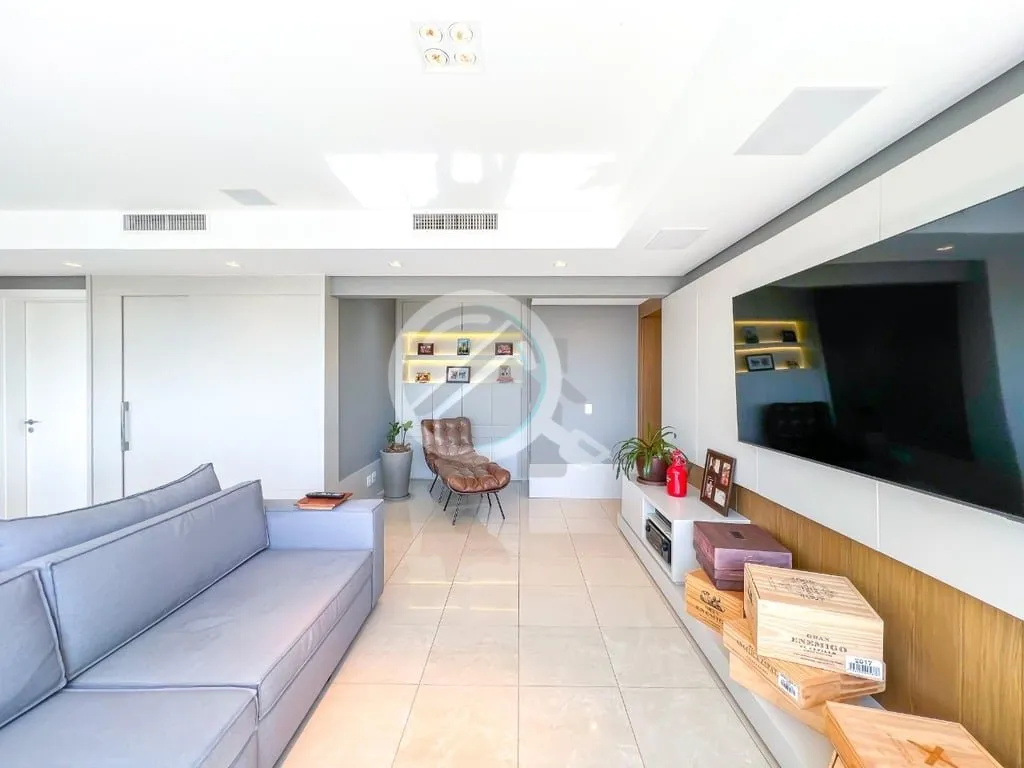 Imagem Apartamento semi mobiliado parte alta do bairro com vista! São 3 suítes todas com piso aquecidos (...