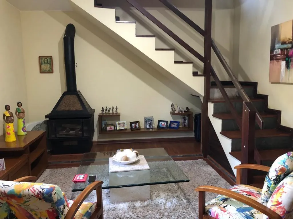 Imagem Casa em Condomínio para Venda em Petrópolis / RJ no bairro Itaipava