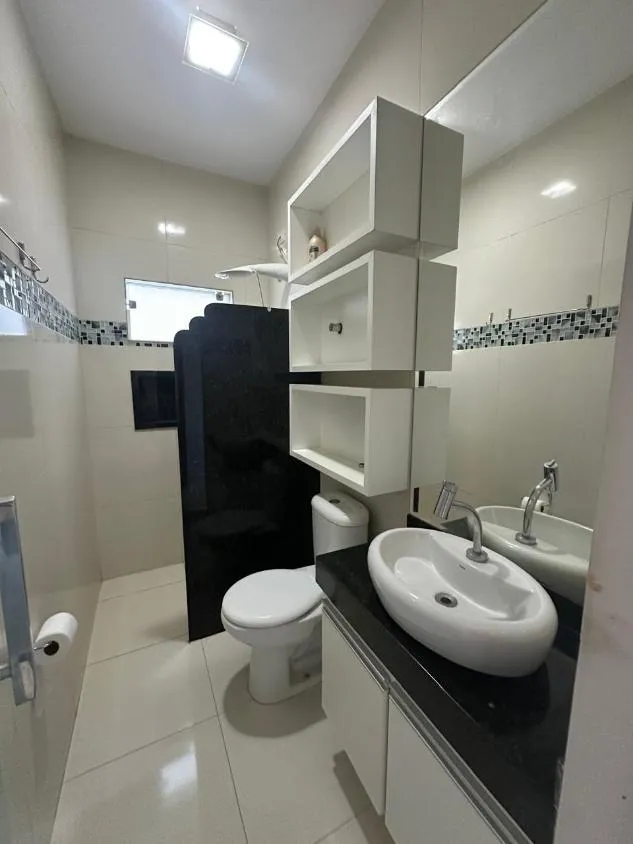 Imagem VENDE-SE EXCELENTE CASA EM ARAÚJOS/MG ( R$ 1.200.000,00 )