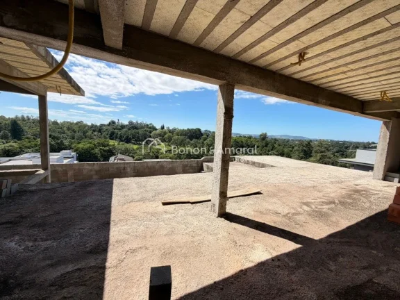 Imagem São 700 m² de construção, com arquitetura moderna,, localizada em um dos condomínios mais desej...