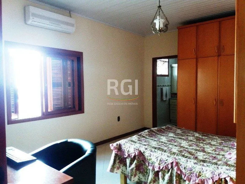 Imagem Casa para Venda - 250m², 5 dormitórios, sendo 3 suites, 2 vagas - Ipanema