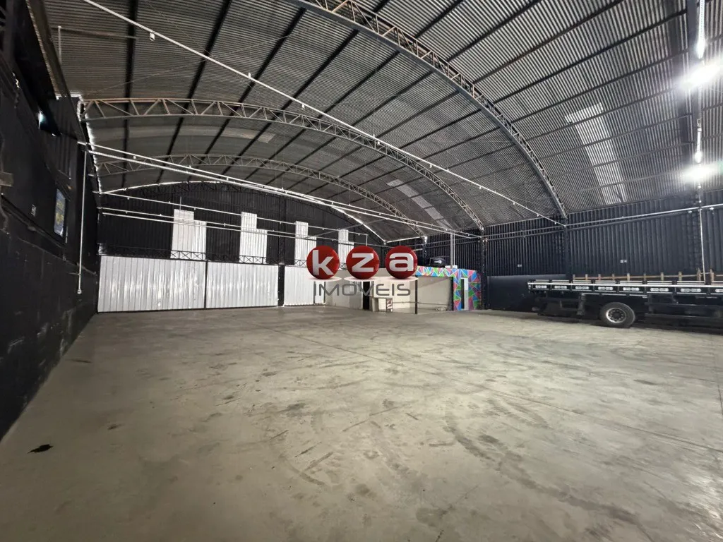 Imagem Galpão Comercial para Locação em Vinhedo-SP, Bairro Jardim Alves Nogueira: 2 Salas, 3 Banheiros, 5 Vagas de Garagem, 850m².