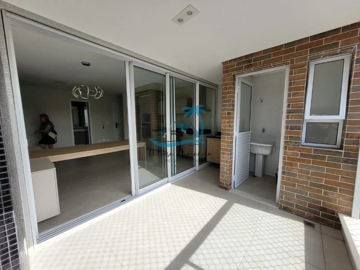 Imagem Excelente Apartamento com 3 dormitórios semi mobiliado e vista para o mar, a venda a 250 metros da orla de Itagua em Ubatuba.