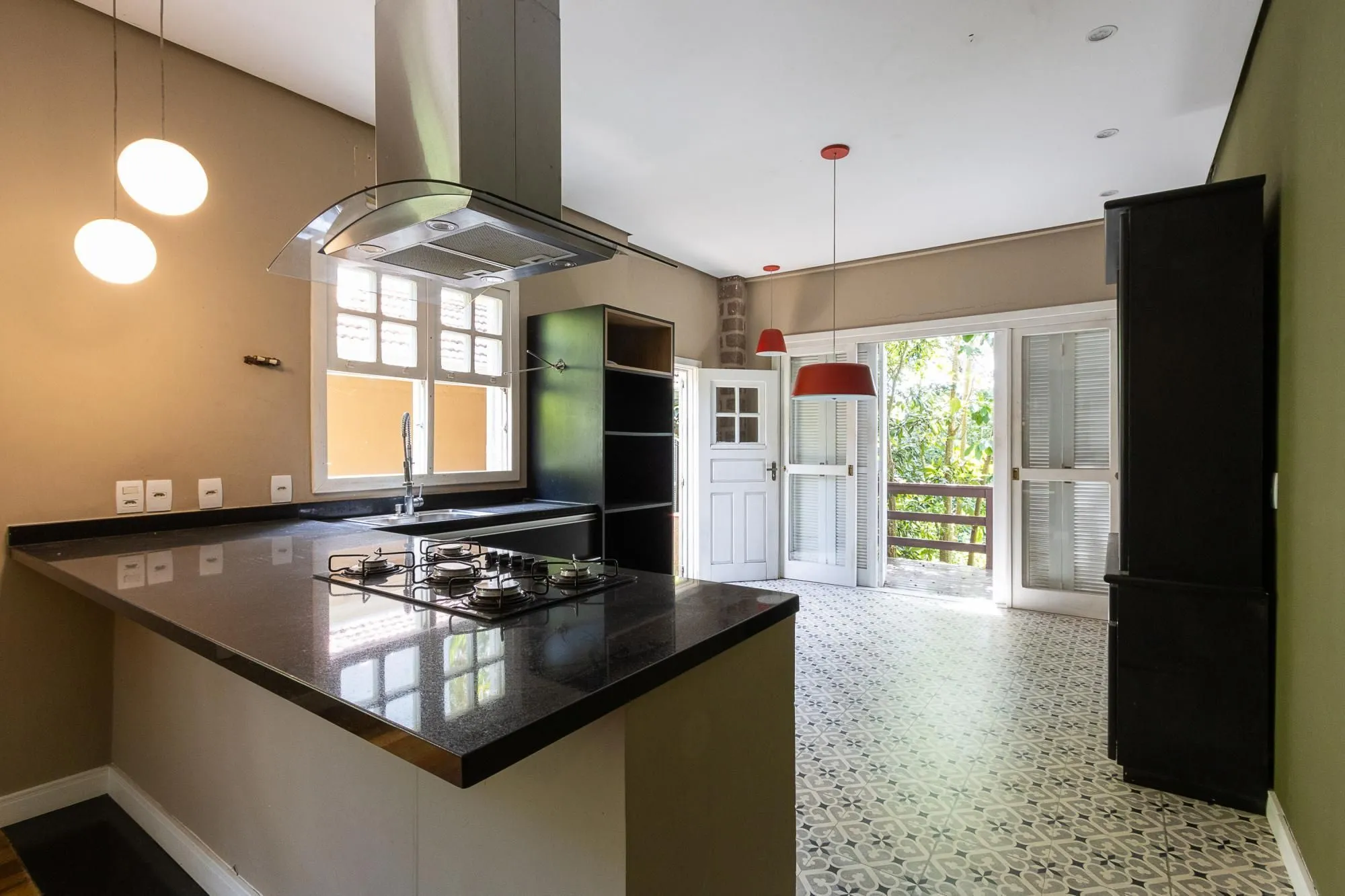 Imagem Bela casa térrea, 2 dormitórios e 1 suite - Parte alta do Bairro Espirito Santos