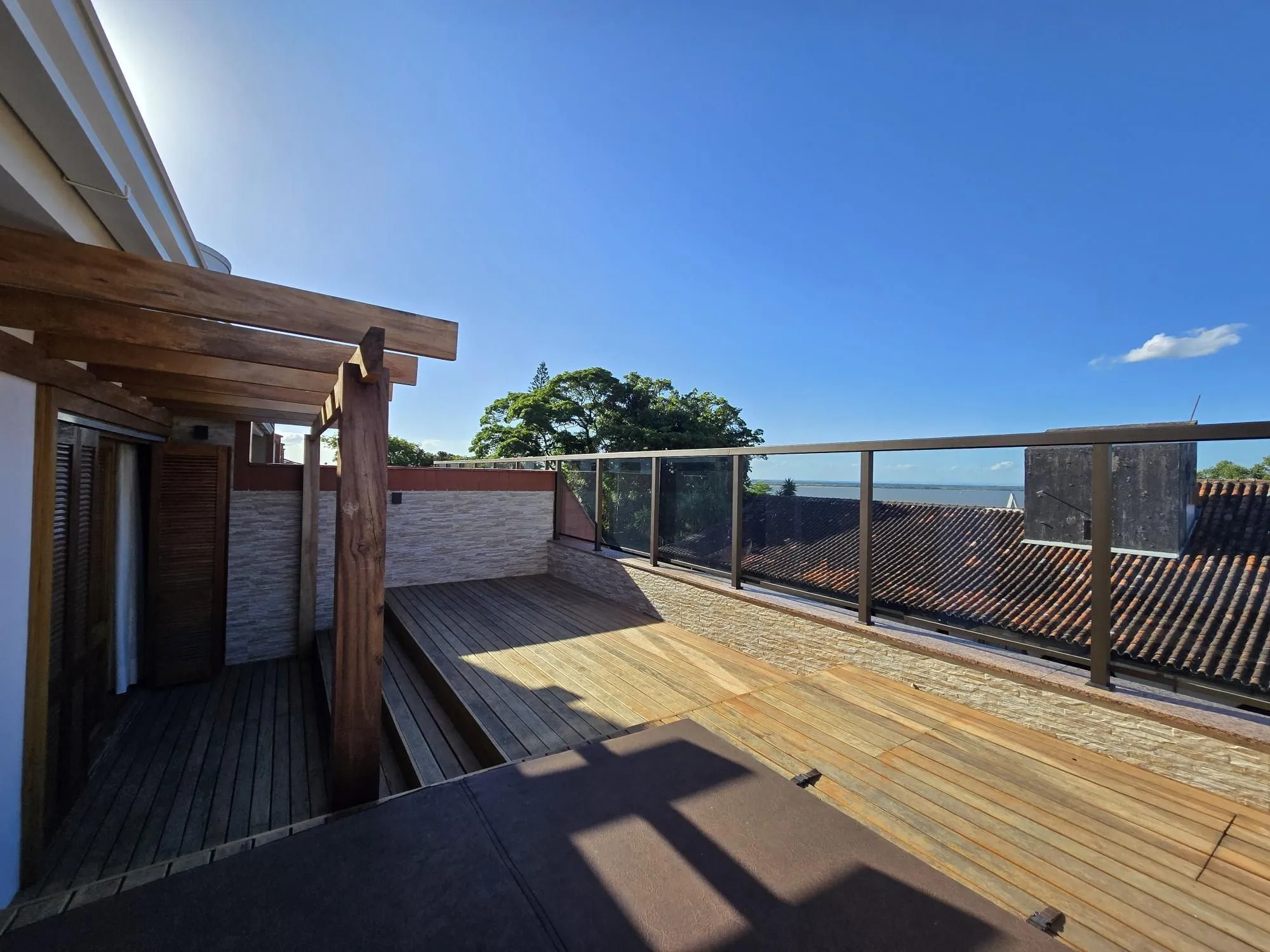 Imagem Casa em Condomínio 4 dorms à venda Avenida Taquary, Cristal - Porto Alegre