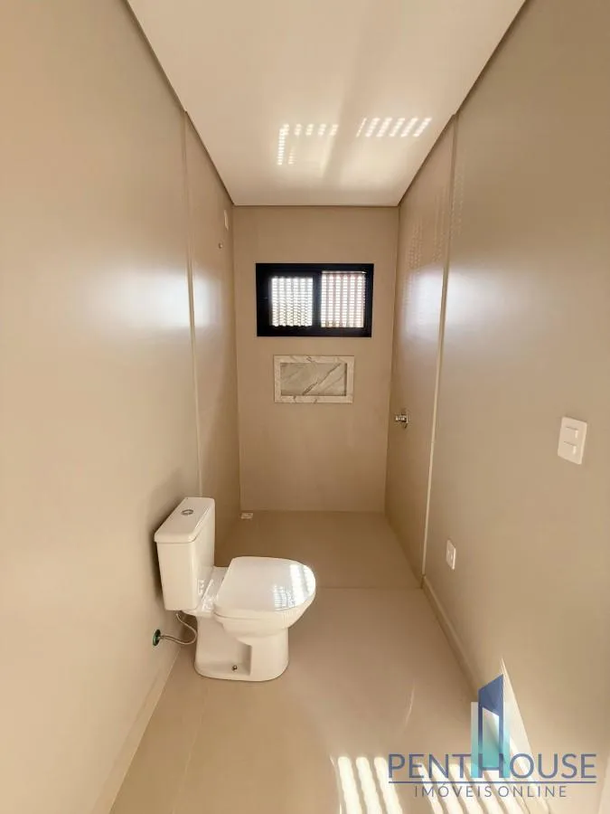 Imagem Sobrado Geminado para Venda em Balneário Camboriú, CENTRO, 3 dormitórios, 3 suítes, 5 banheiros, 2 vagas