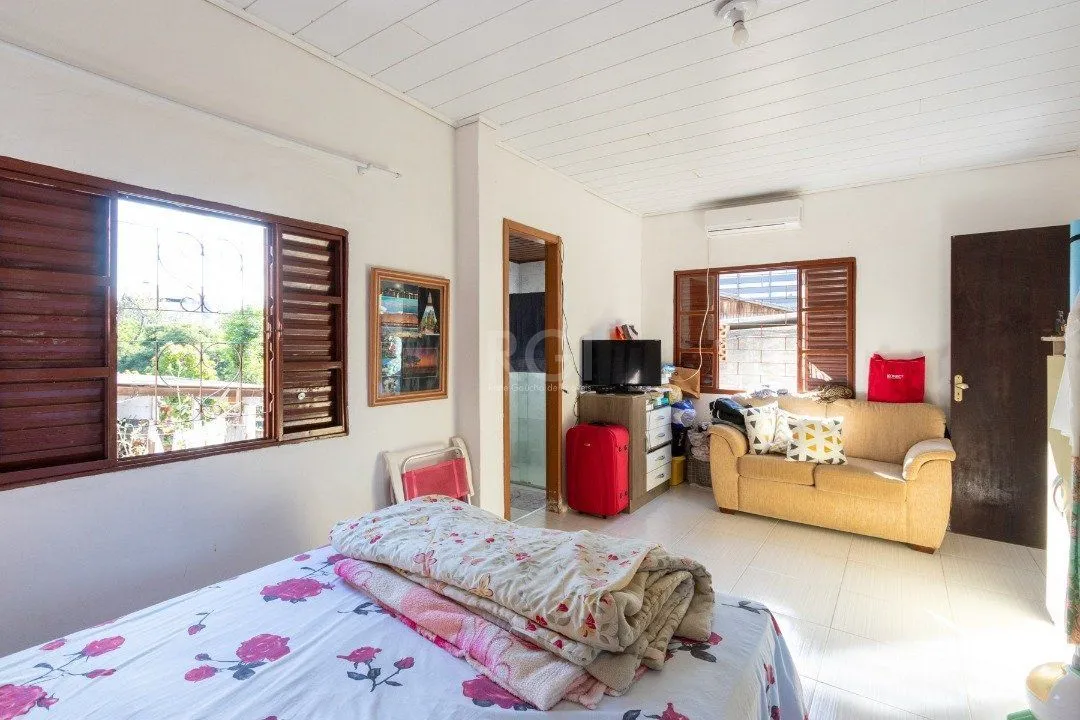 Imagem Casa para Venda - 240m², 6 dormitórios, sendo 3 suites, 2 vagas - Glória