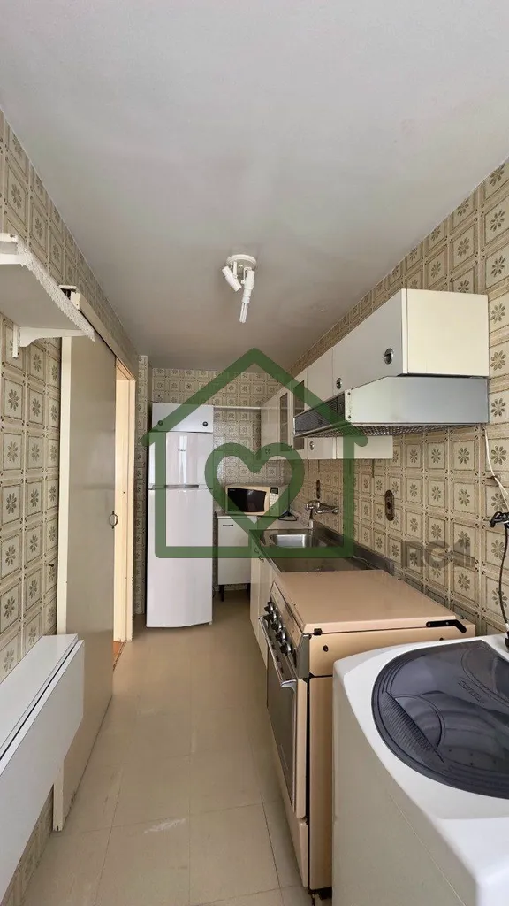 Imagem Apartamento semimobiliado de 38m2, com um dormitório, living para dois ambientes, cozinha ampla com...