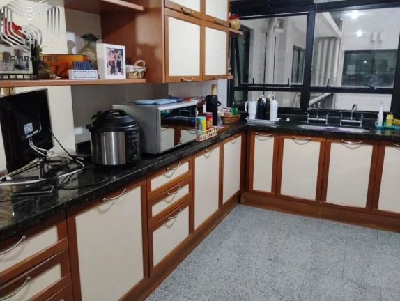 Imagem Imperdível! Apartamento de luxo com 4 suítes e 450m² em Icaraí, Niterói-RJ. Agende sua visita agora!