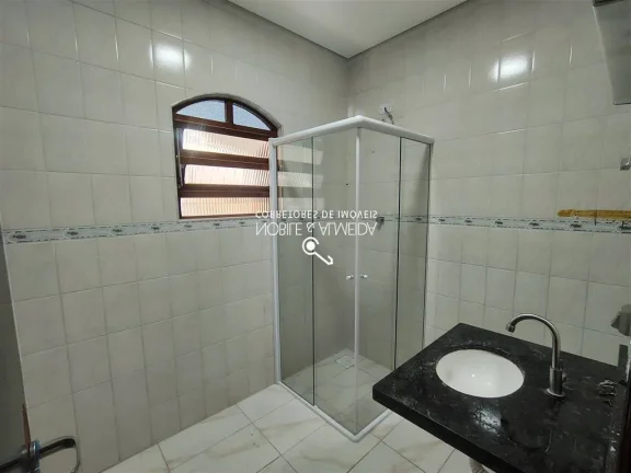 Imagem Casa Geminada com 2 vagas de garagem e piscina.