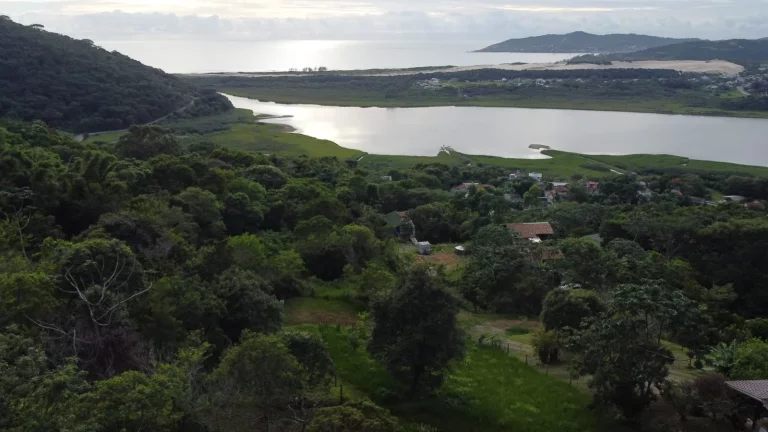 Imagem Terreno com Vista Panorâmica para o Mar à Venda no Bairro Macacu - Garopaba-SC