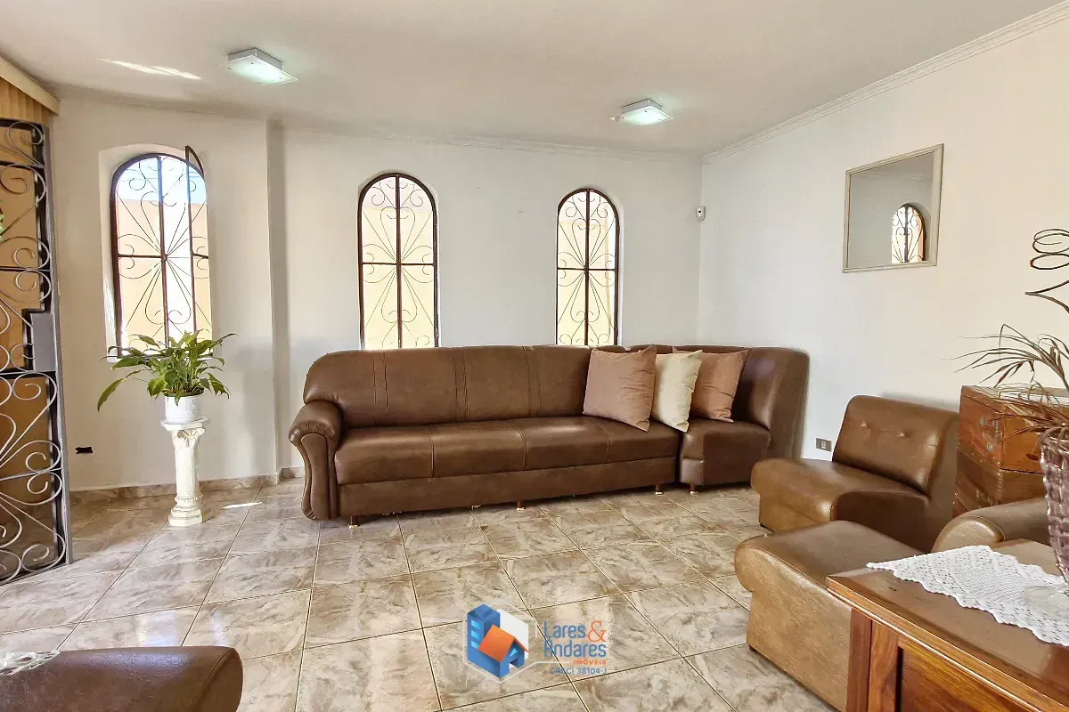 Imagem Sobrado para venda em Parada Inglesa com 6 quartos, sendo 2 suítes, 150m²