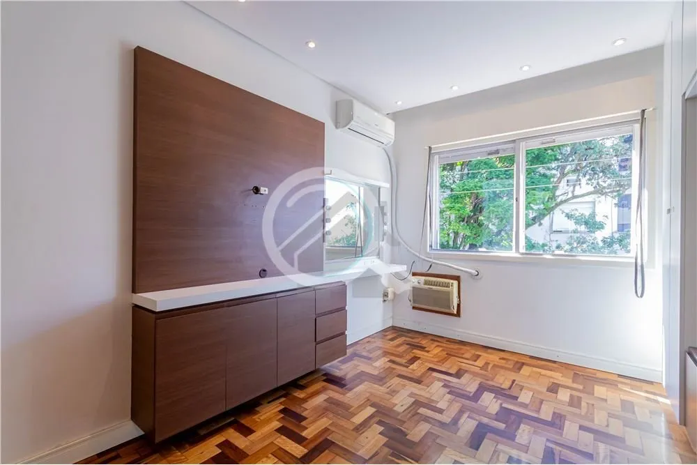 Imagem Encante-se com este Apartamento Ensolarado de 1 Dormitório no Menino Deus. Seja bem-vindo a este en...