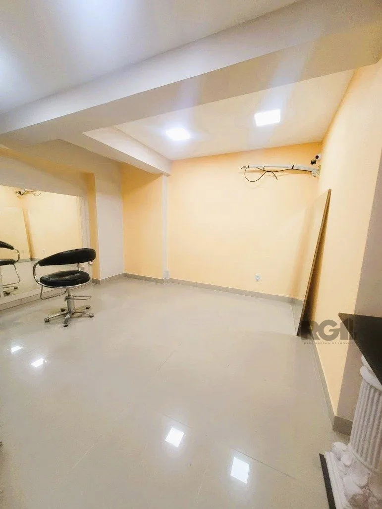 Imagem ANDAR INTEIRO NA GALERIA MALCOM 22º - SALA COMERCIAL LINDA E REFORMADA