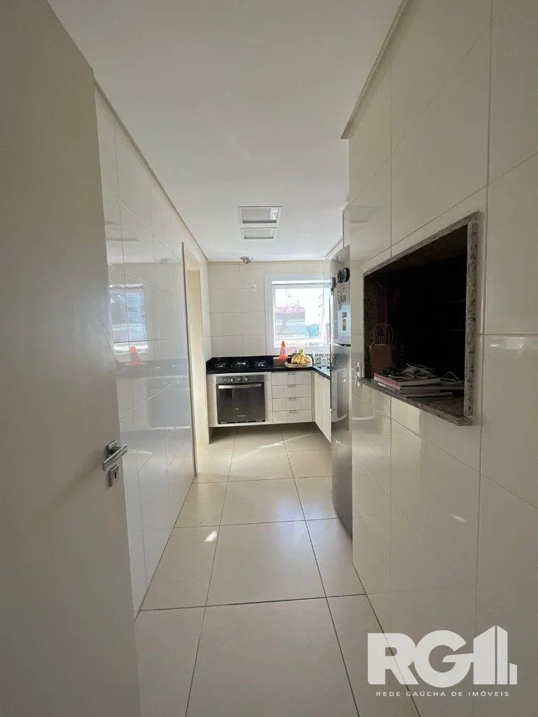 Imagem Espetacular apartamento para VENDA mobiliado, 3 dormitórios, 2 vagas cobertas, infra completa no coração do Bairro Petrópolis.