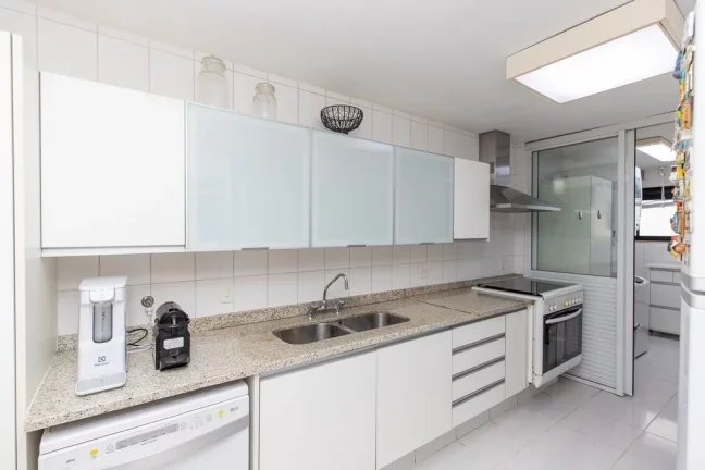 Imagem Apartamento à venda em São Paulo, Vila Nova Conceição, com 3 quartos, 161m2
