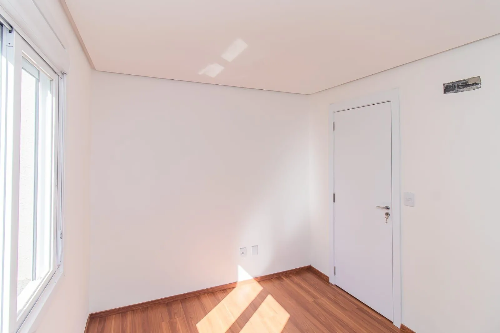 Imagem APARTAMENTO NOVO, NUNCA HABITADO NO JARDIM BOTANICO - ABAIXO DO MERCADO!