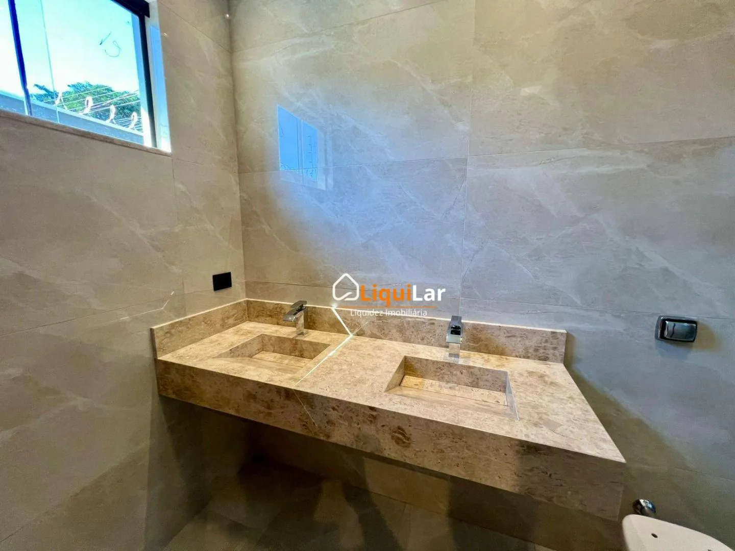 Imagem Casa de Alto Padrão no Carandá Bosque com 3 Suítes, Piscina Aquecida e Amplo Quintal