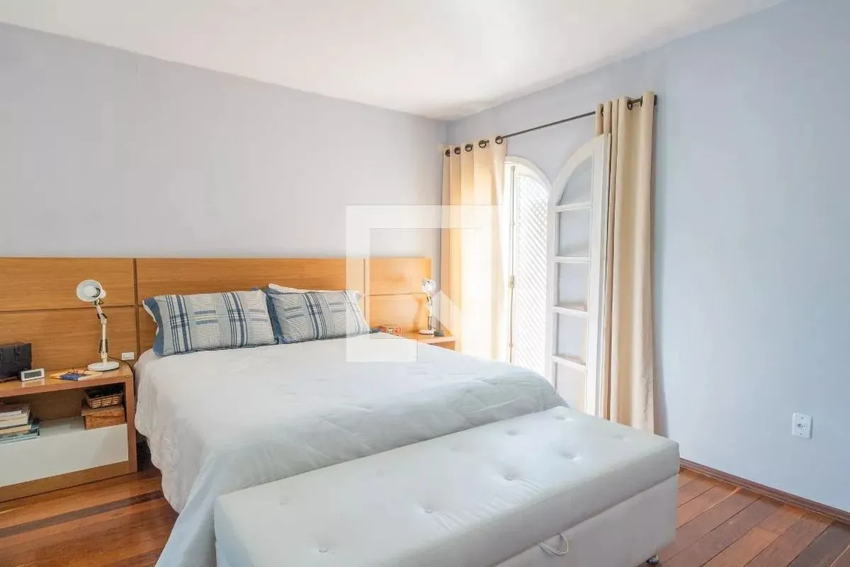 Imagem Casa á venda com 3 dormitórios no bairro Ipanema em Porto Alegre