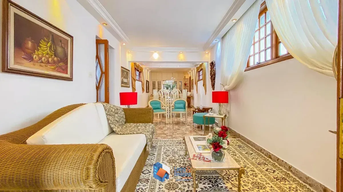Imagem Casa para venda em Cambuci com 5 quartos, sendo 3 suítes, 275m²