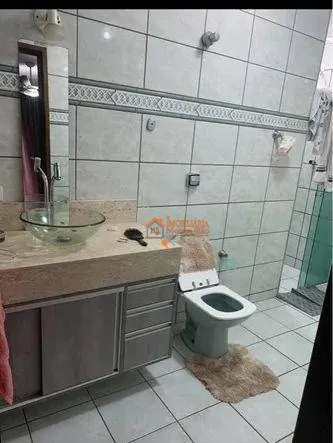 Imagem Sobrado com 3 dormitórios à venda, 352 m² por R$ 585.000,00 - Jardim Presidente Dutra - Guarulhos/SP
