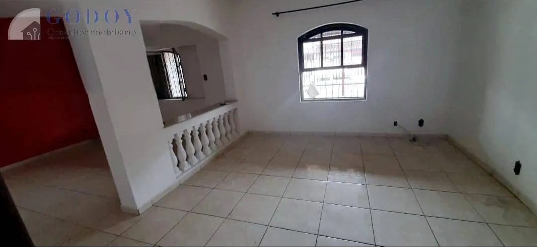 Imagem Casa térrea com suíte, escritório e varanda próxima ao Hospital Unimed