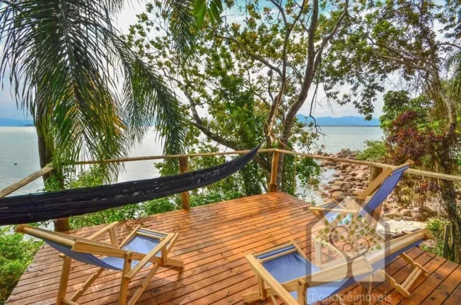 Imagem Mansão pé na areia em meio à natureza no Sambaqui
