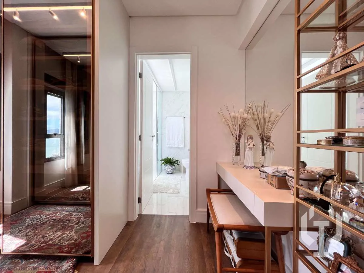 Imagem Apartamento Quadra Mar Pronto para Morar 4 Suítes em Meia Praia