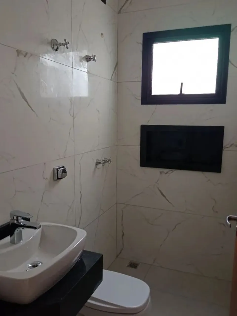 Imagem Casa em Condomínio à Venda em Sorocaba-SP, Bairro Horto Florestal: 3 Quartos, 1 Suíte, 1 Sala, 2 Banheiros, 1 Vaga de Garagem, 100m².