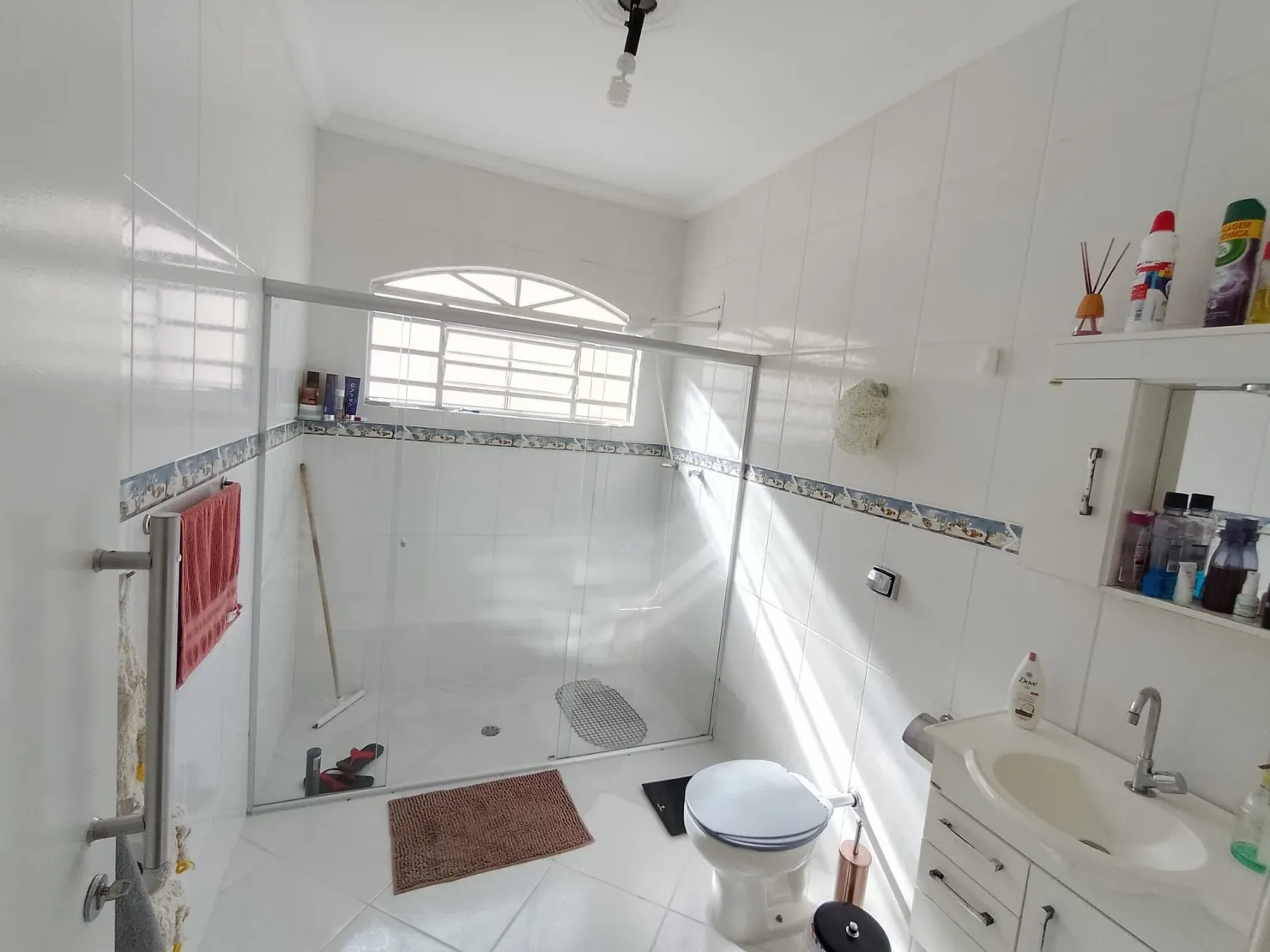 Imagem Casa à venda 3 Quartos, 1 Suite, 5 Vagas, 300M², Jardim Gurilândia, Taubaté - SP