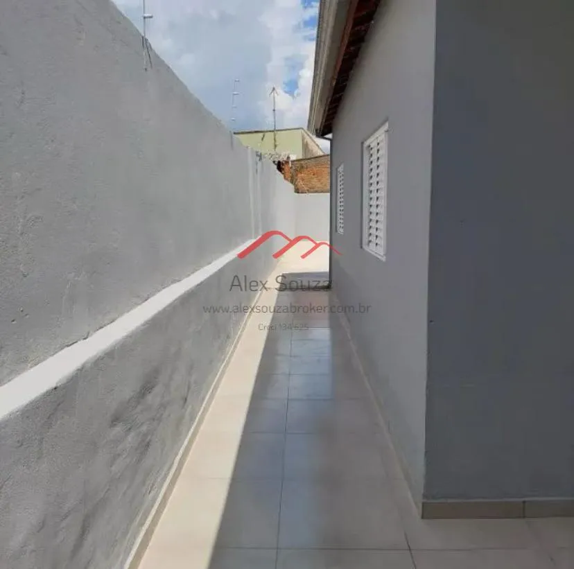 Imagem Casa para Venda em Hortolândia, Vila Real, 2 dormitórios, 1 banheiro, 3 vagas