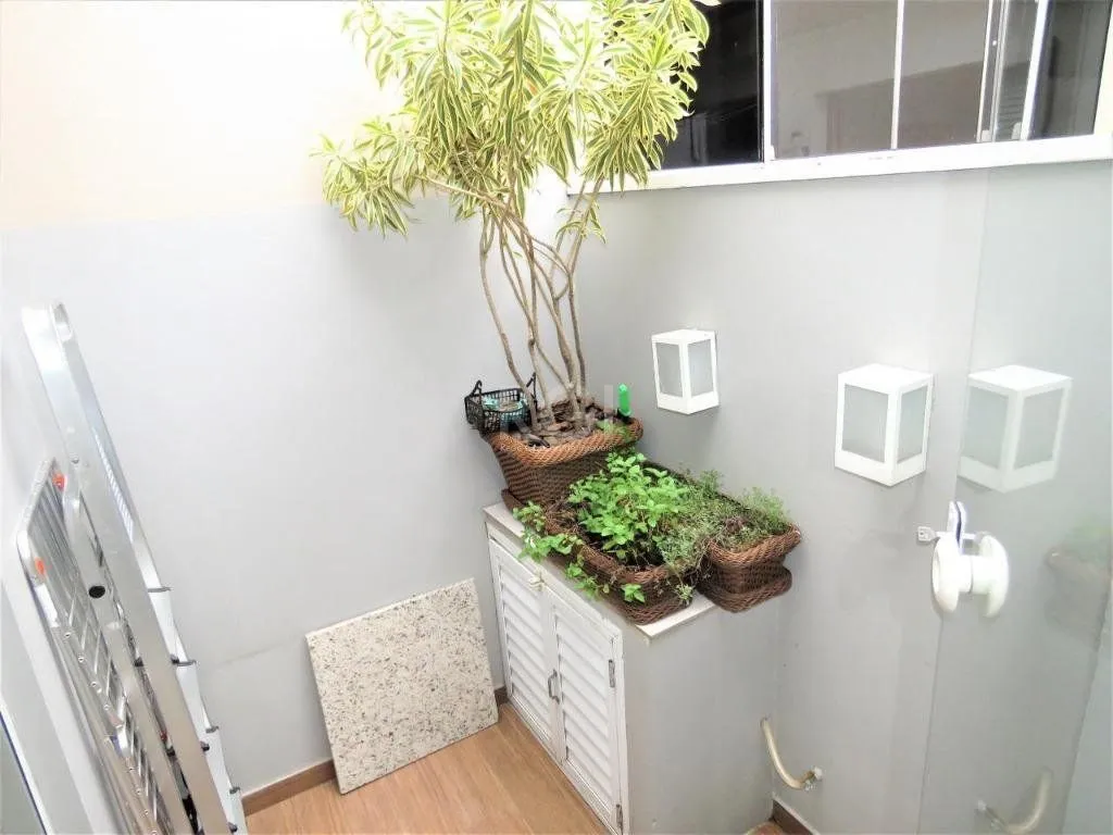 Imagem Ótima casa com 2 dormitórios com suíte master para Comprar