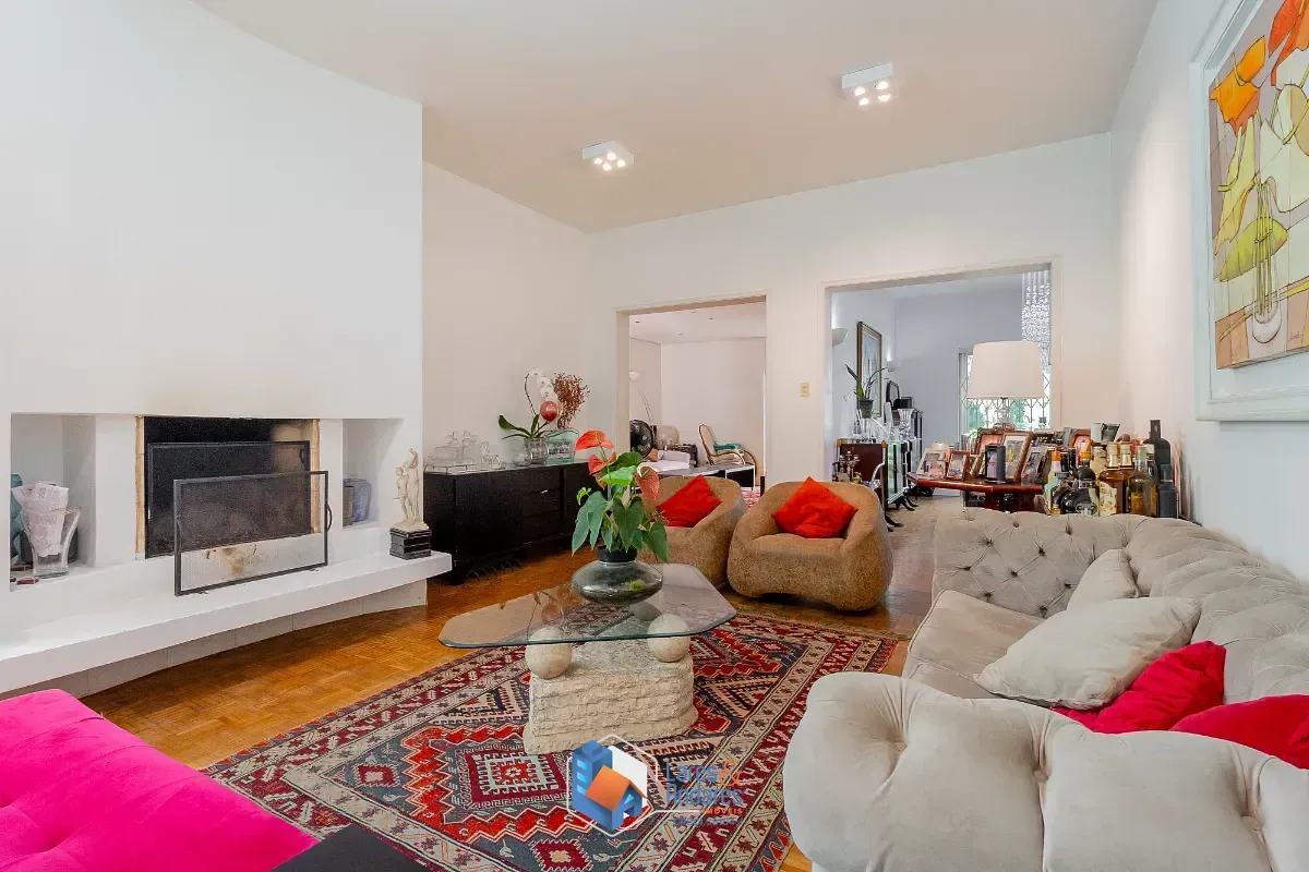 Imagem Casa para venda em Pacaembu com 5 quartos, sendo 3 suítes, 600m²