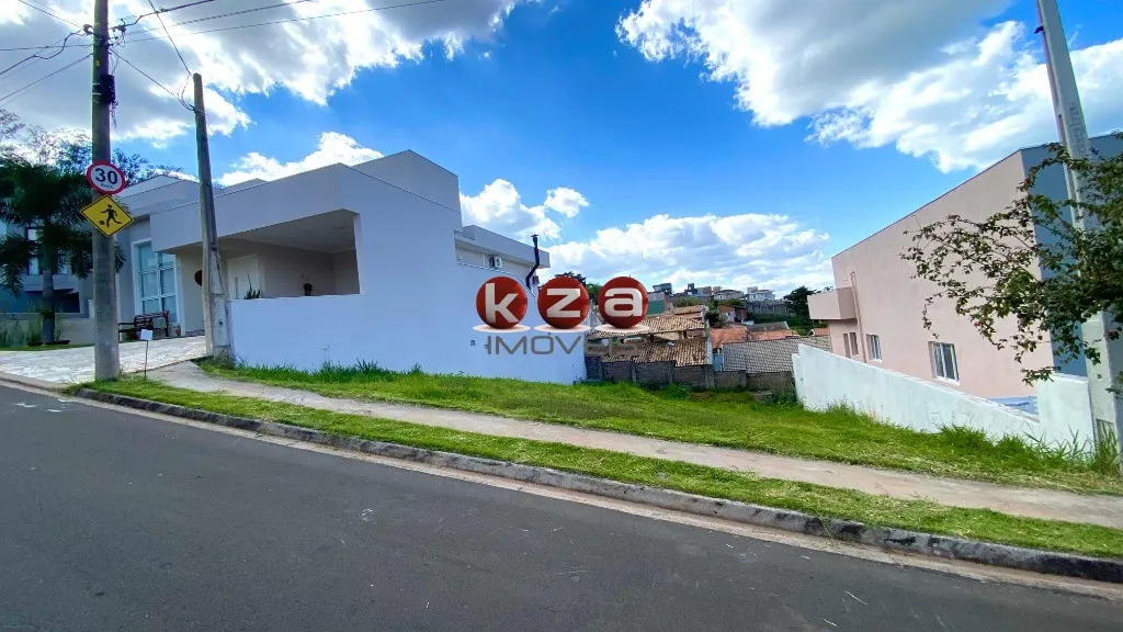 Imagem Terreno à venda no Condomínio Vivenda das Pitangueiras em Valinhos-SP com 300m² de área!