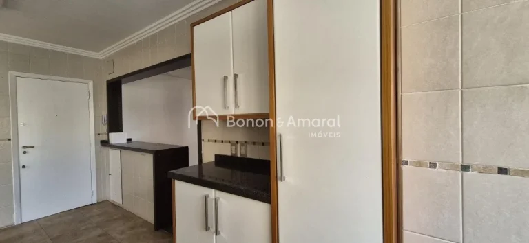 Imagem Apartamento à venda no Edifício Biarritz, com vista encantadora para o sol nascente acima das copa...