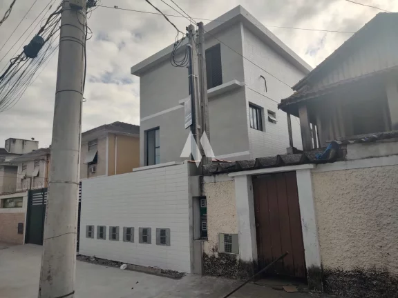 Imagem Villagio Triplex no Macuco com 2 suítes e vaga privativa