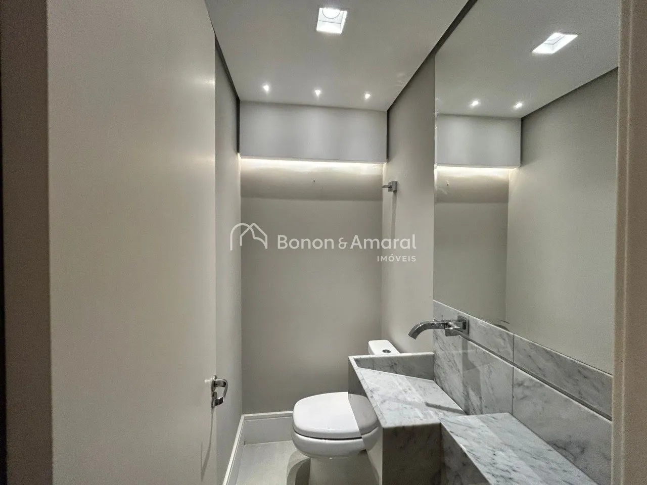 Imagem Alto Padrão no Cambuí - 2 Suítes, Varanda Gourmet, Andar Alto e Vista Privilegiada