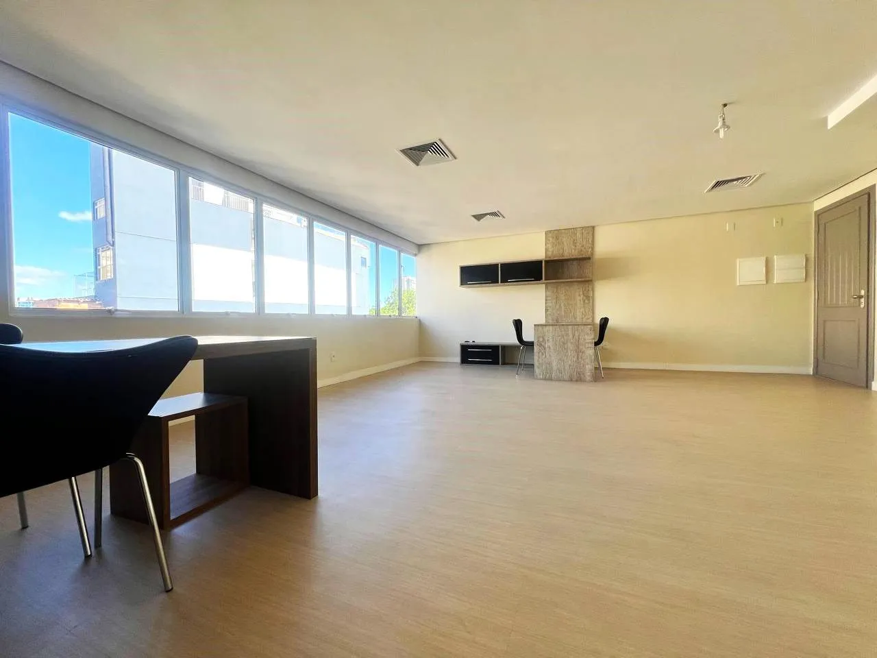 Imagem EXCELENTE SALA COMERCIAL COM VAGA NO CENTRO HISTÓRICO PRÓXIMA A OAB E CENTRO ADMINISTRATIVO!