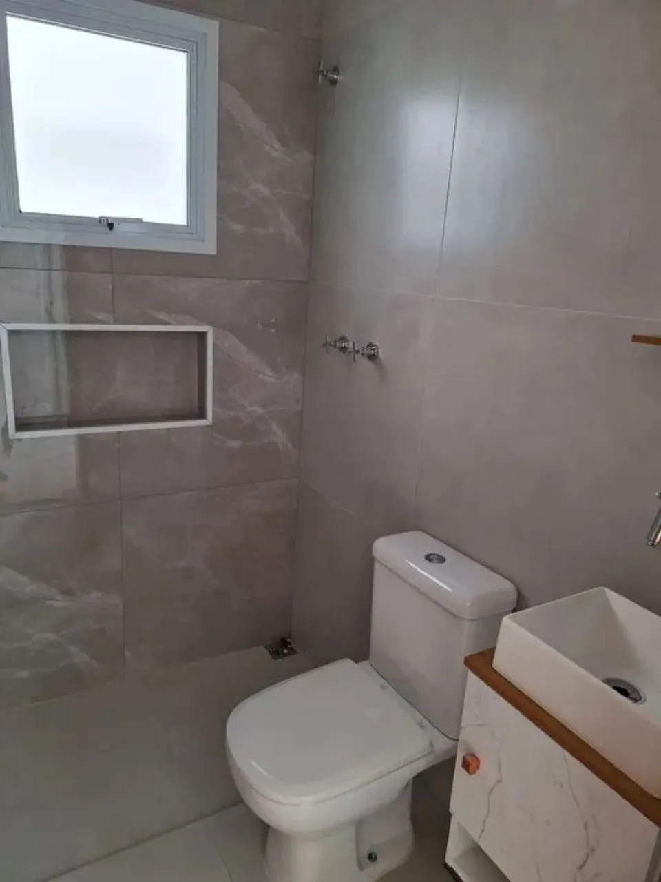 Imagem Maravilhosa casa em condomínio à venda em Sorocaba-SP, Jardim Residencial Villagio Ipanema I: 3 quartos, 1 suíte, 3 salas, 2 banheiros, 3 vagas, 95m².