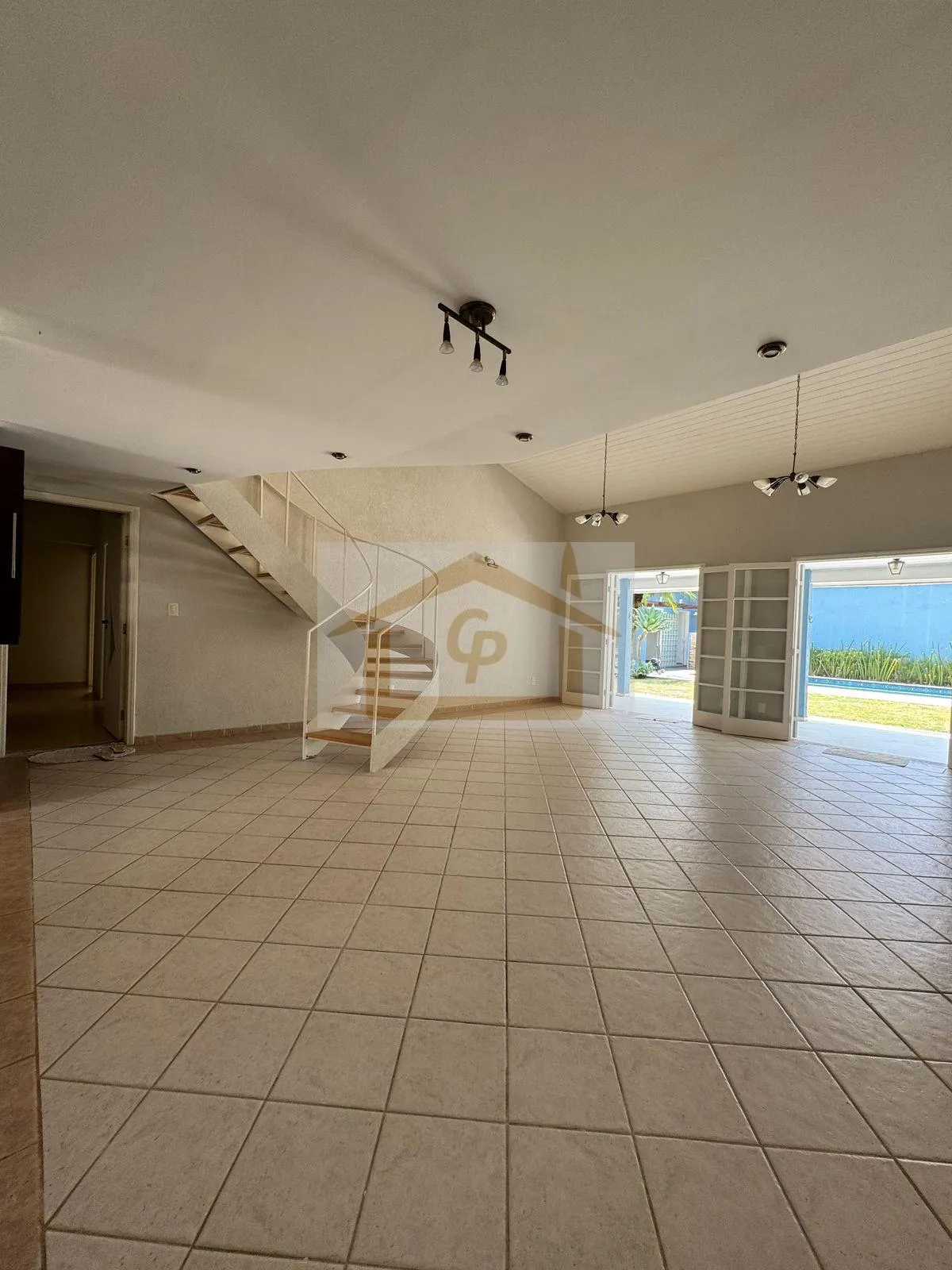Imagem Residencial silencioso, natureza e próximo ao Templo Budista Zulai! São 4 quartos, 4 vagas